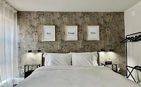 Luxe: Modern Retreat In The City